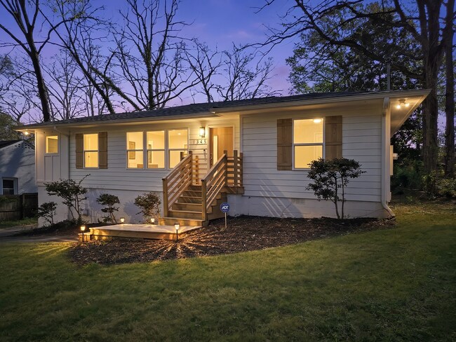 Foto del edificio - COMING SOON! Gorgeous 3 Bedroom 2 Bath ranch in Venetian Hills