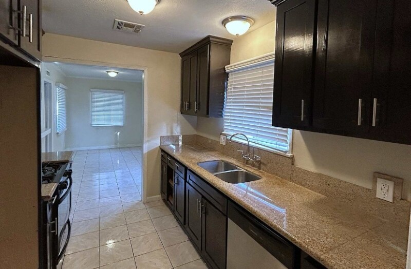 Foto principal - 8017 Lurline Ave