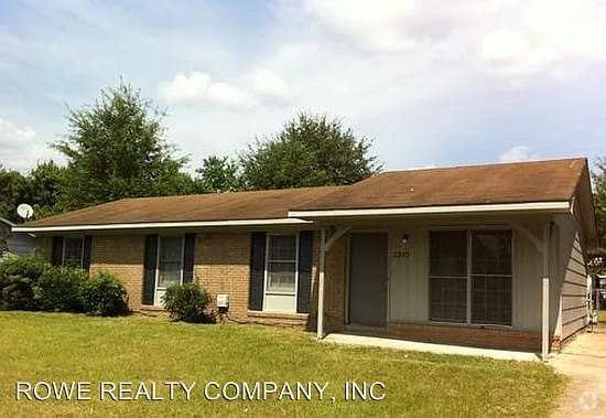 Building Photo - 2220 Mahan Dr