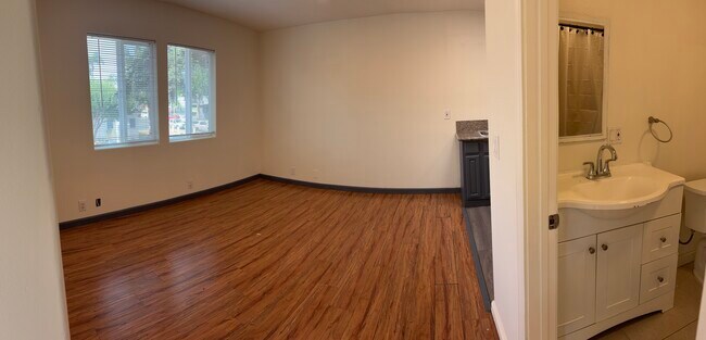 Building Photo - 801 Myrtle Ave