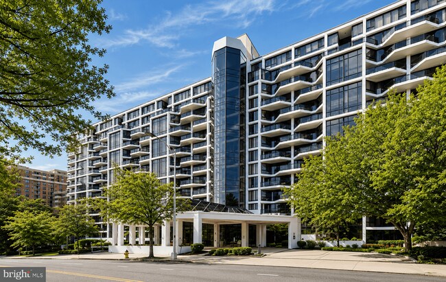 Building Photo - 1530 Key Blvd