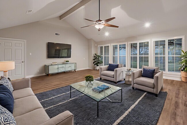 Building Photo - 4702 Spring Ln