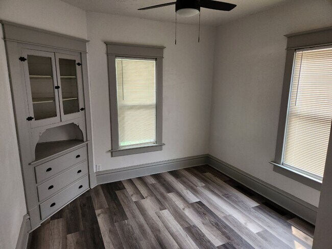 Building Photo - 129 Park Ave