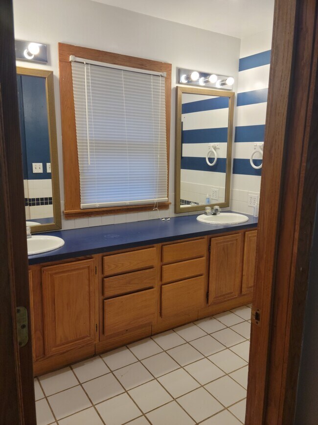 Bathroom - 855 40th St