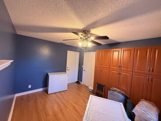 Foto del edificio - 5584 Priscilla Ln