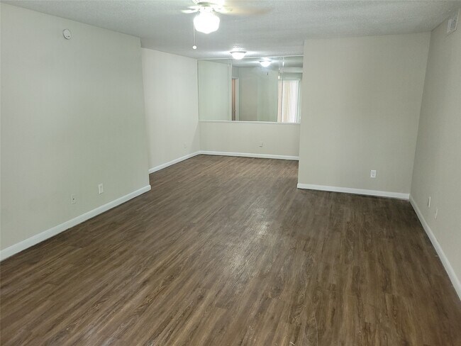 Foto del edificio - 9700 Leawood Blvd