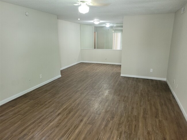 Building Photo - 9700 Leawood Blvd