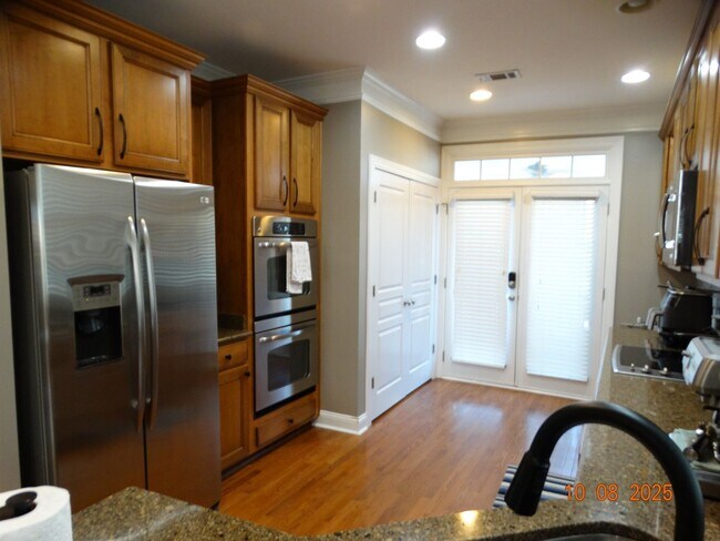 Building Photo - Perfect location in the heart of Pooler