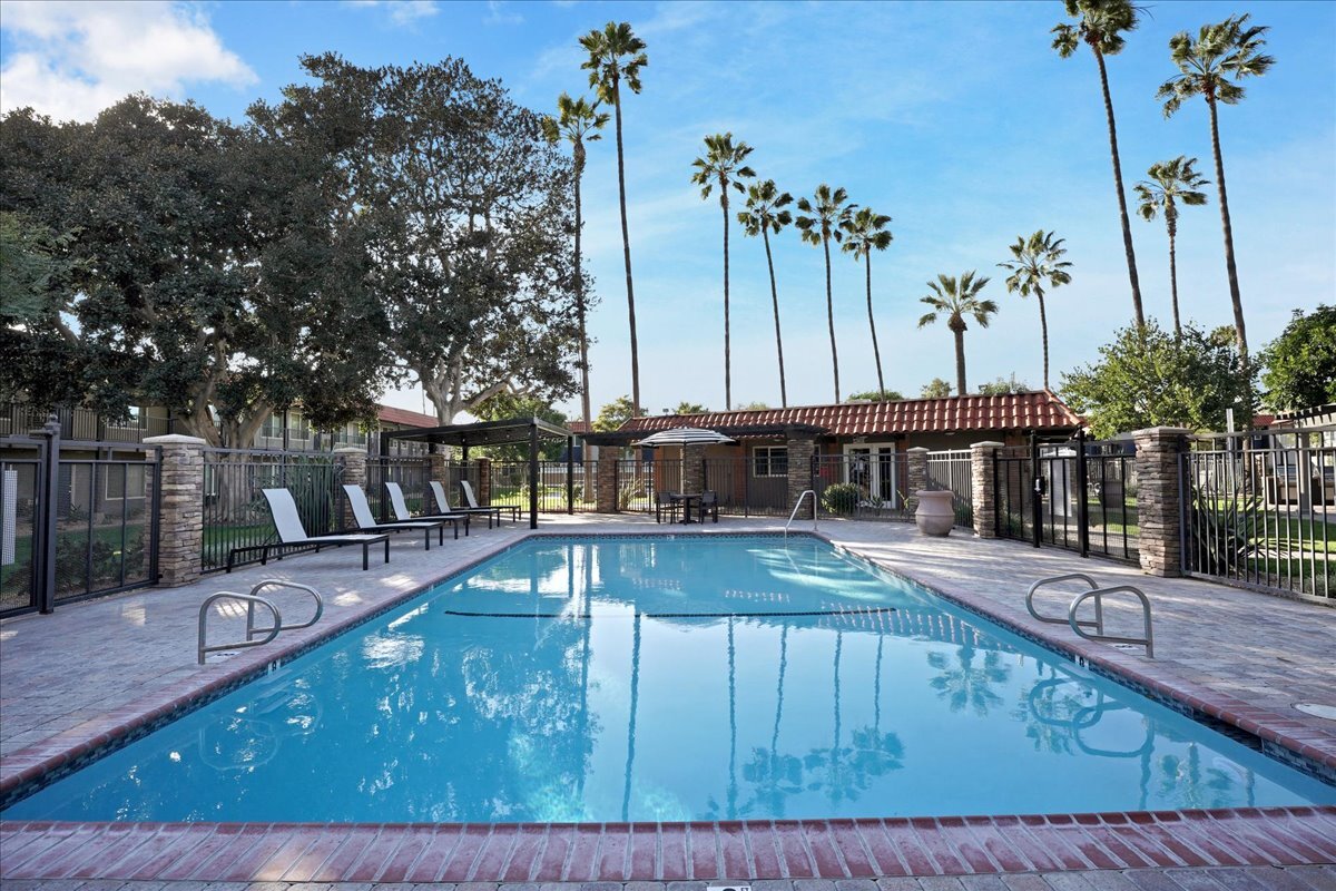 The Courtyards 1230112401 Studebaker Rd Norwalk, CA Apartments for