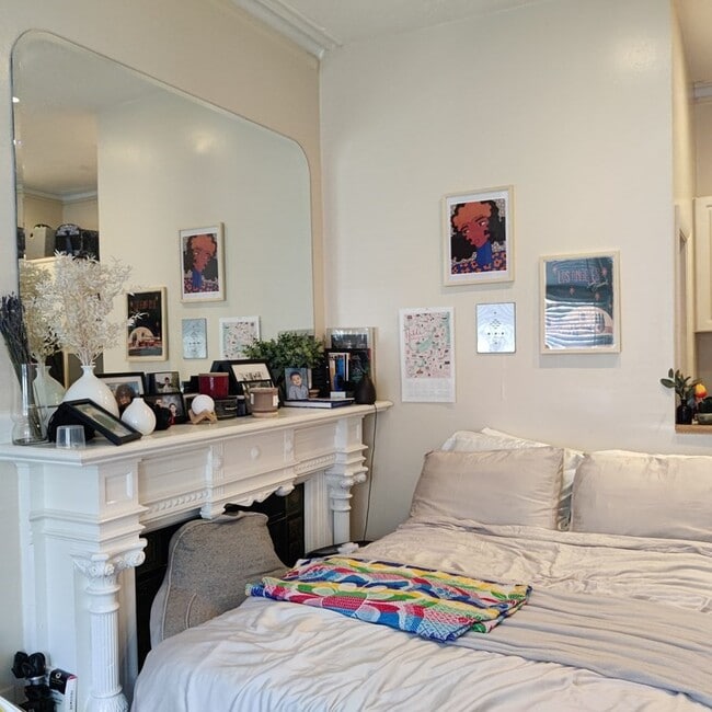 Building Photo - 247 W Newton St