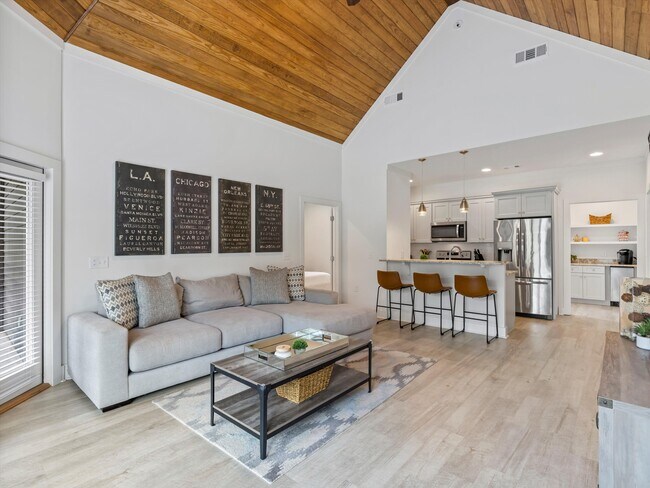 Building Photo - 127 Camp Cir