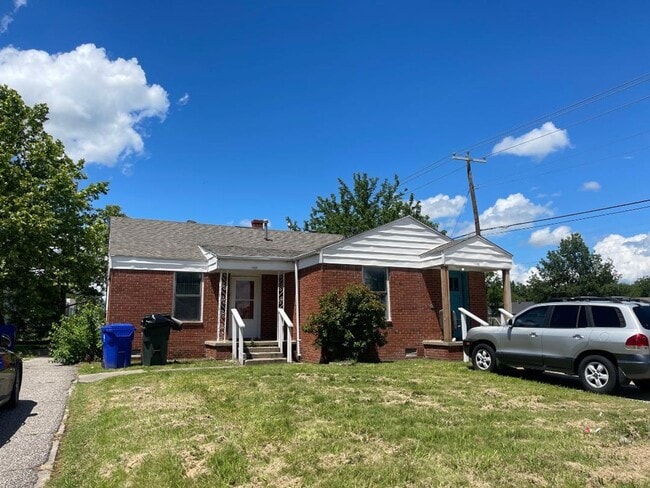 1 Bed 1 Bath Duplex For Lease Now! - 1 Bed 1 Bath Duplex For Lease Now! House