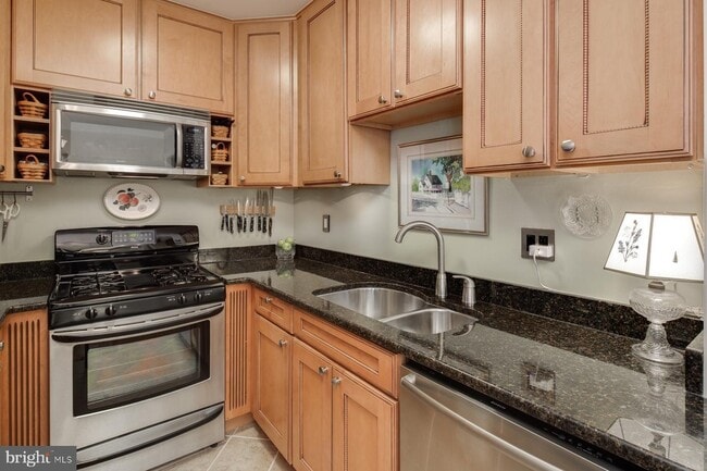 Foto del edificio - 2475 Virginia Ave NW