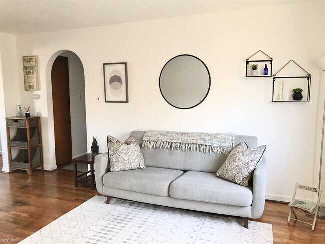 Foto del edificio - 2 br, 1 bath 4plex - 3512 Hazelwood Avenue 3