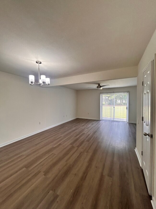 Foto del edificio - 1121 Fords Pointe Cir