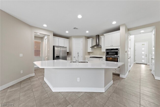 Building Photo - 10246 Kesington Dr
