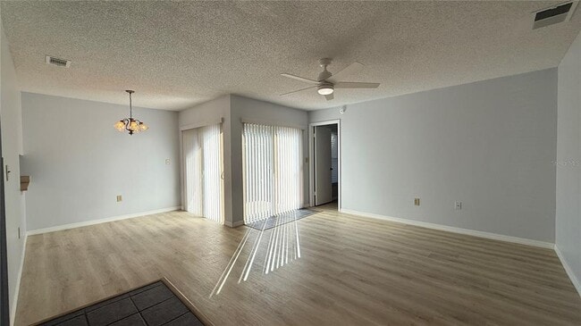 Foto del edificio - 555 Hunter Cir