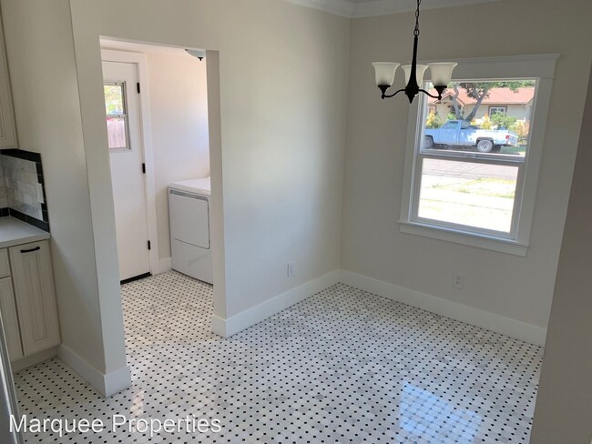 Building Photo - 2 br, 1 bath House - 102 5th Avenue