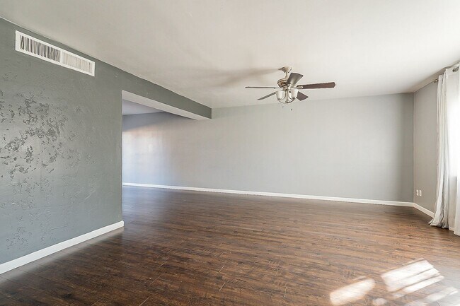 Foto del edificio - Ready to Move In - Three Bedrooms