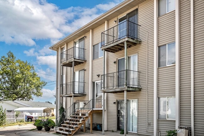 Building Photo - Ground-Floor 1-Bedroom with Walk-Out Patio