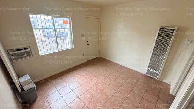 Foto del edificio - 105 E 8th St