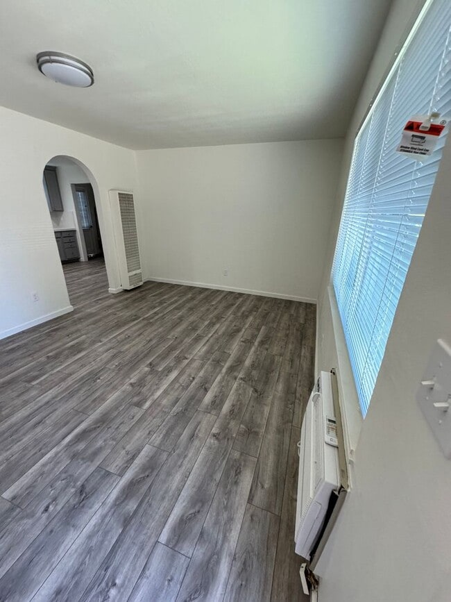 Building Photo - Cherokee Lane 1507-1509