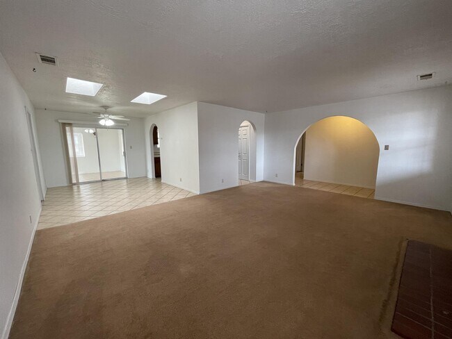 Foto del edificio - 785 Hydra Rd SE