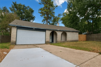 Building Photo - 7015 Maple Fox Dr
