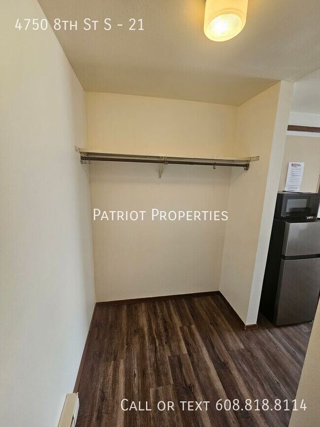 Foto del edificio - 4750 8th St S