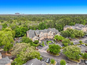 Building Photo - 13810 Sutton Park Dr N