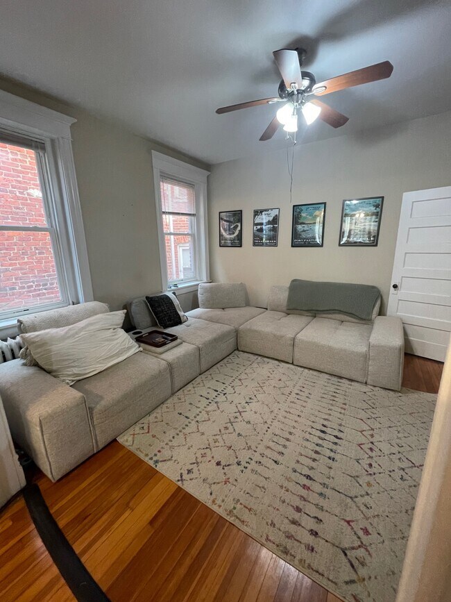 Large Living Room - 2209 Park Ave
