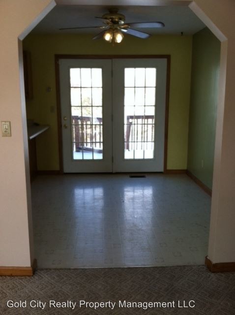 Foto del edificio - 469 Dugout Dr