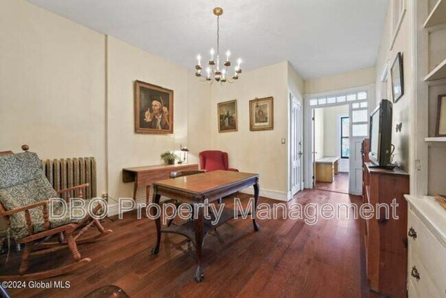 Foto del edificio - 102 Dove St