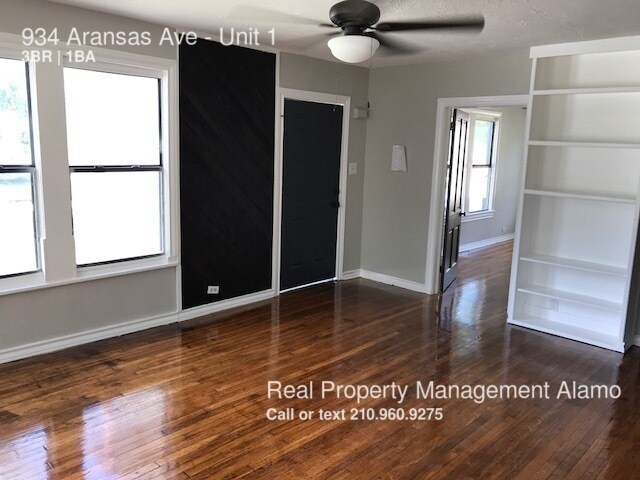 Building Photo - 934 Aransas Ave