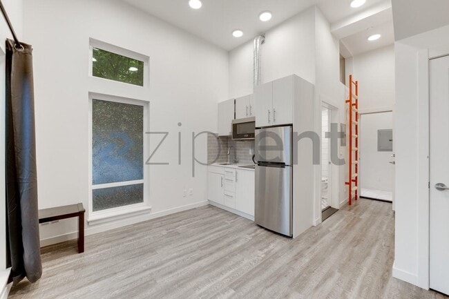 Building Photo - 6736 15th Ave NW