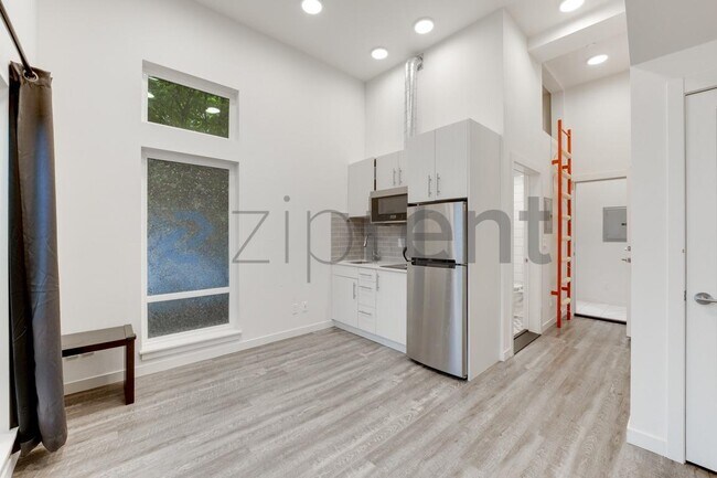 Foto del edificio - 6736 15th Ave NW