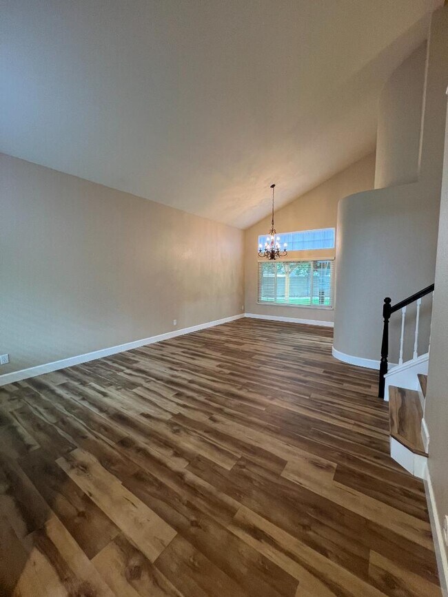 Foto del edificio - 827 Notre Dame Dr