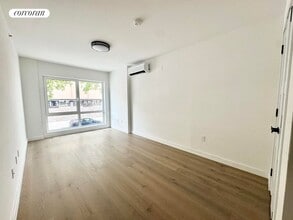 Building Photo - 428 E 9th St