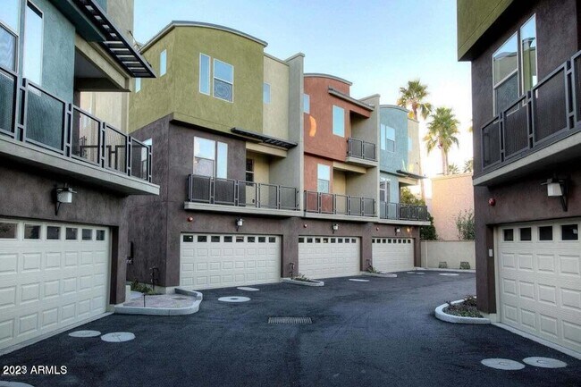 Foto del edificio - 4816 N Woodmere Fairway Unit 1010