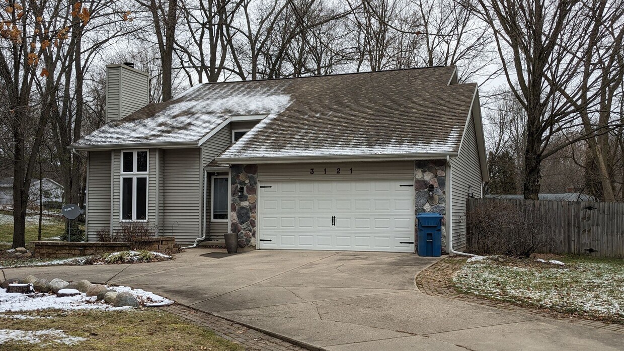 Primary Photo - 3 Bedroom Home in Kalamazoo