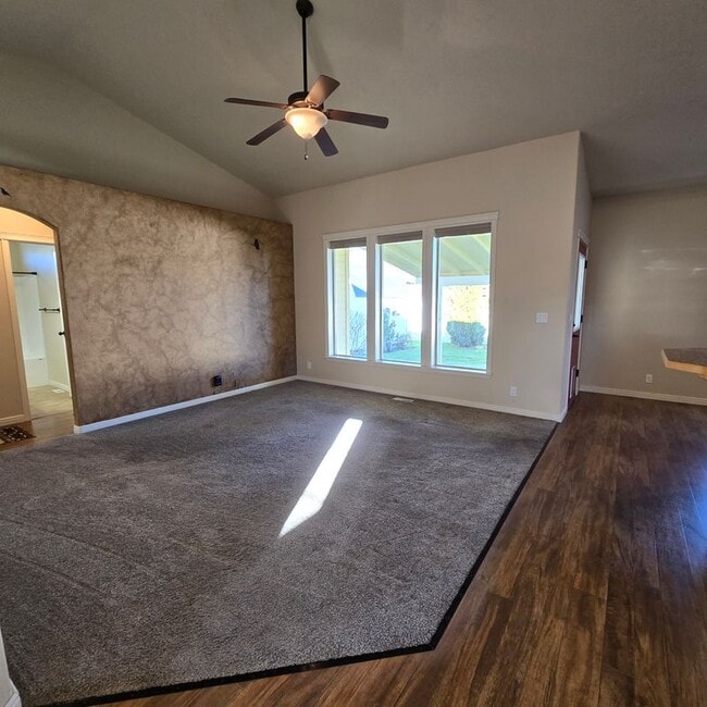 Building Photo - 2595 Driftwood Pl