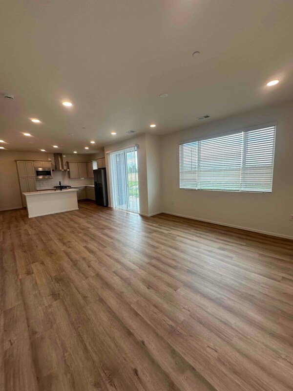Foto del edificio - 4990 Denys Dr.