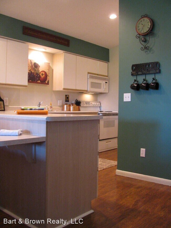 Building Photo - 110 W Rockford Dr