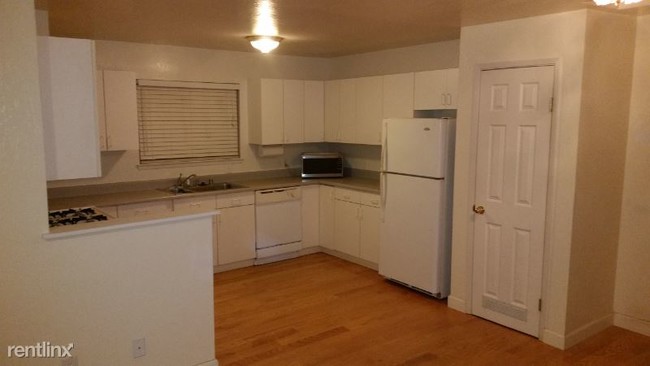 Building Photo - 1 br, 1 bath House - 24433 Palomares Rd