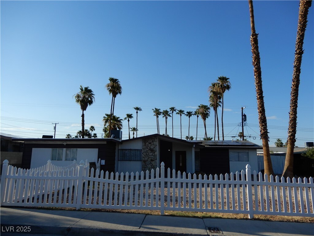 Primary Photo - 1554 Silver Mesa Way