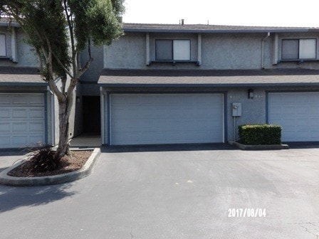 Building Photo - 2 bedroom 2 1/2 bath condo in South Salinas