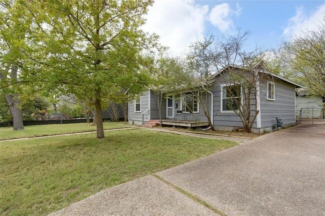 Building Photo - 5110 Valley Oak Dr