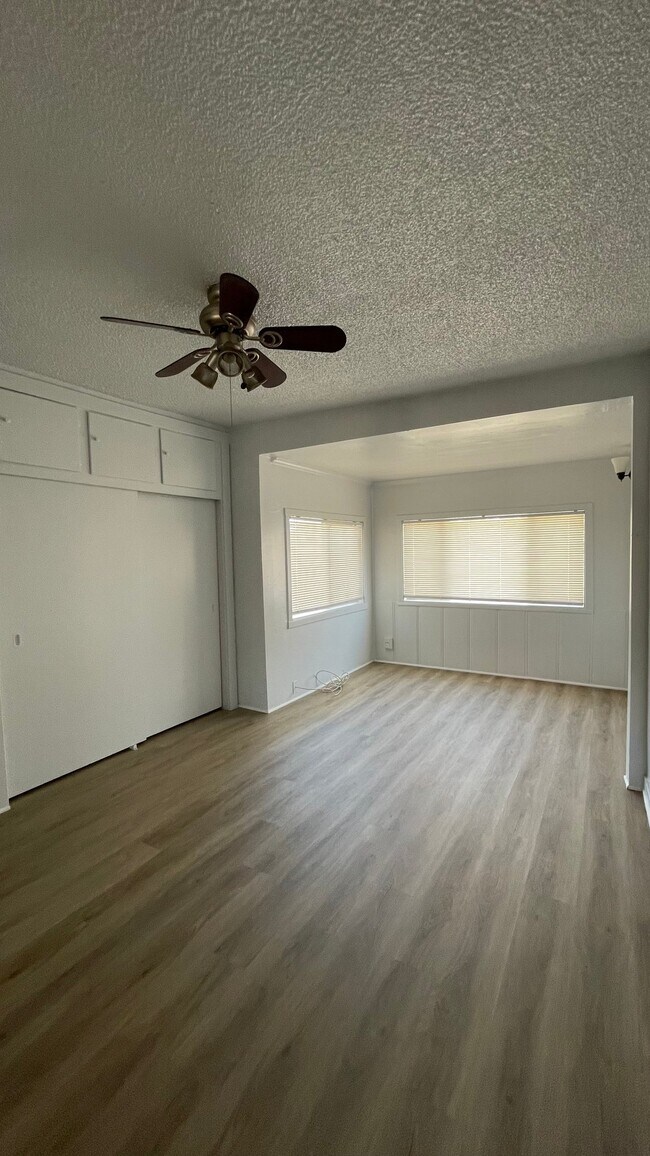 Foto del edificio - 317 E Franklin Ave