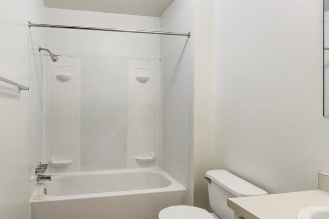 Building Photo - Elkhart Green