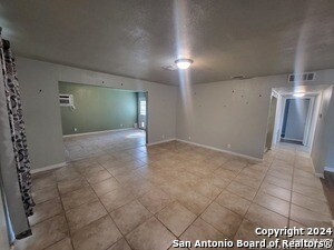 Foto del edificio - 130 Anton Dr